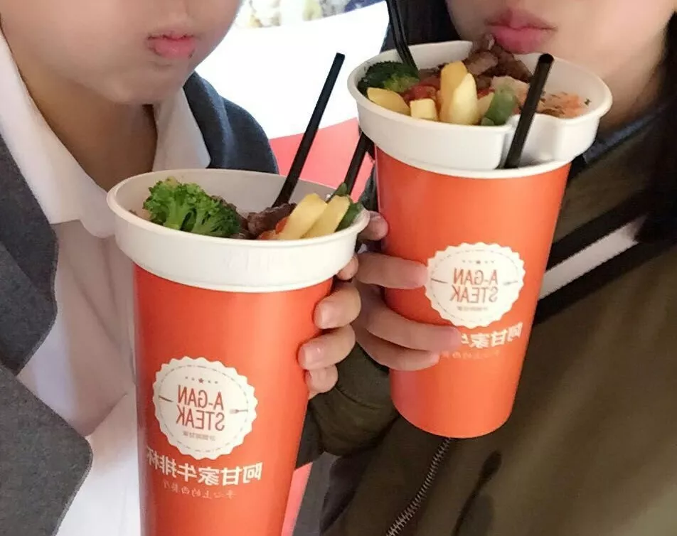 為什么你不看好的“牛排杯”項(xiàng)目，這家11平小店卻可以日營過萬？