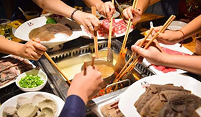 海底撈、呷哺呷哺關(guān)店，火鍋食材超市“退燒”，火鍋真的不“火”了嗎？