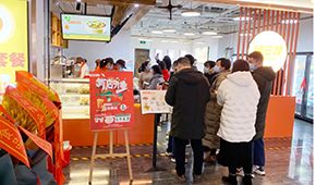 堂食餐飲全供預制菜，一年開6家店，這個品牌靠啥“嗨三餐”？