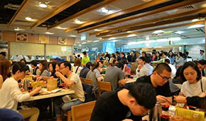由守轉(zhuǎn)攻！餐飲業(yè)上半年裂變：著力下沉、裂變?nèi)珖?/>
                </div>
                <div   id=