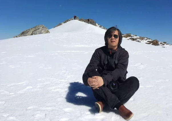 從賣(mài)凍品到賣(mài)餐品，他如何從“經(jīng)銷(xiāo)商”蛻變?yōu)椤巴赓u(mài)品牌掌門(mén)人”？